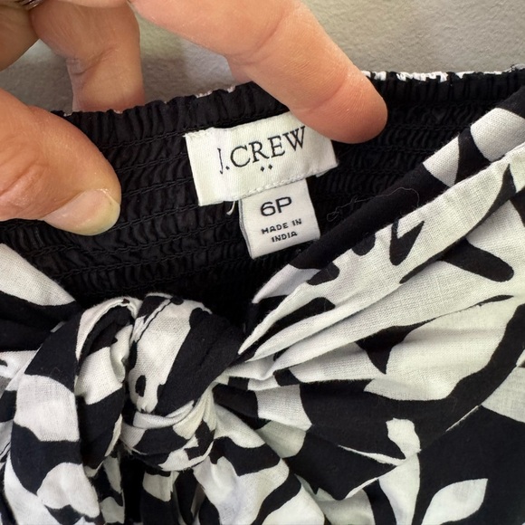 J. Crew factory black and white floral print with keyhole front size 6P - Picture 3 of 11
